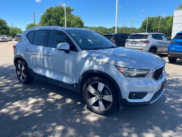 2021 Volvo XC40 T4 Momentum