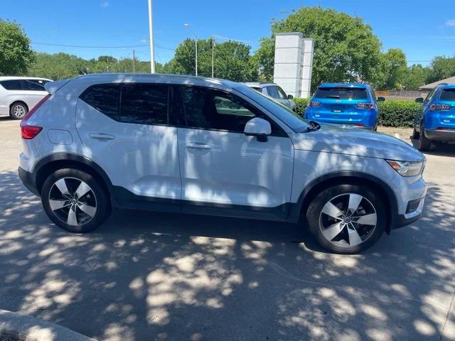2021 Volvo XC40 T4 Momentum