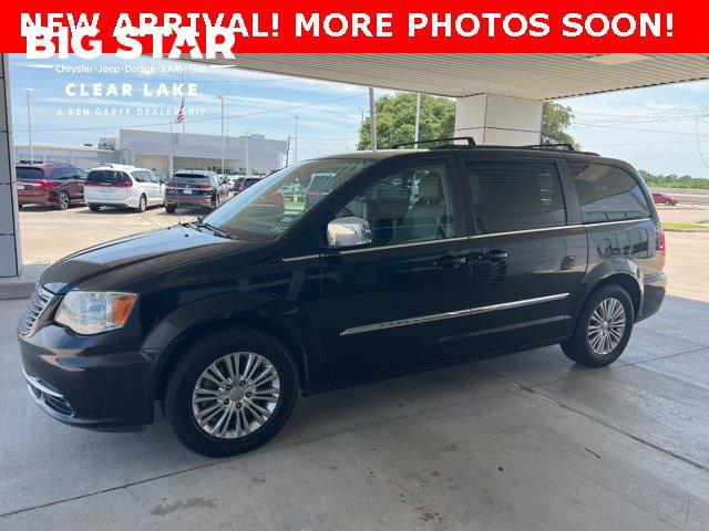 2015 Chrysler Town and Country Touring-L