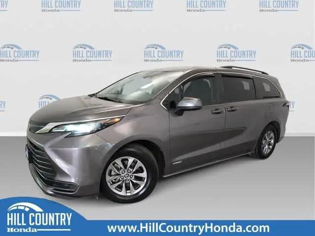 2021 Toyota Sienna LE for sale in San Antonio, TX