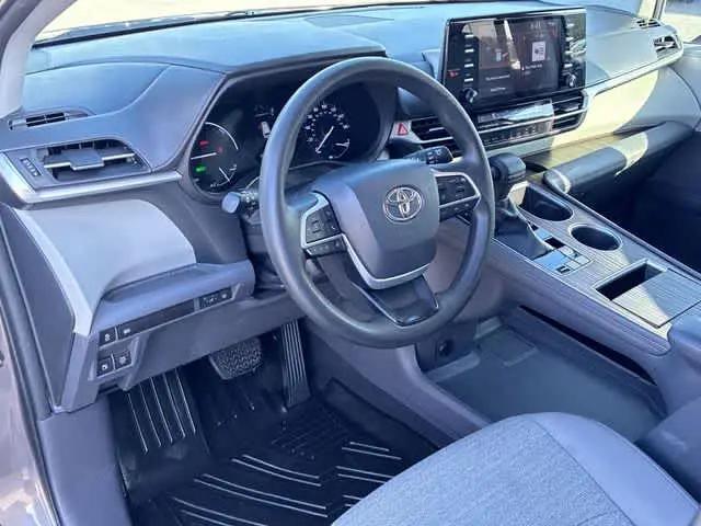 2021 Toyota Sienna LE