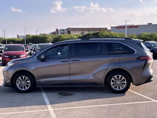 2021 Toyota Sienna LE