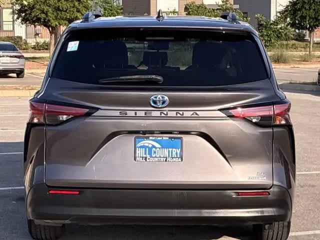 2021 Toyota Sienna LE