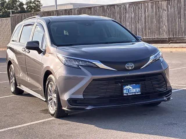 2021 Toyota Sienna LE