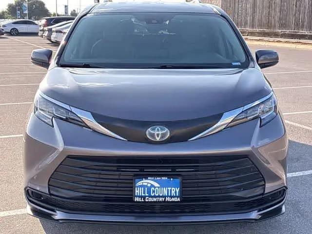 2021 Toyota Sienna LE
