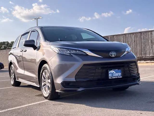 2021 Toyota Sienna LE