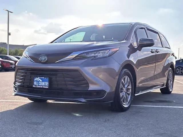 2021 Toyota Sienna LE