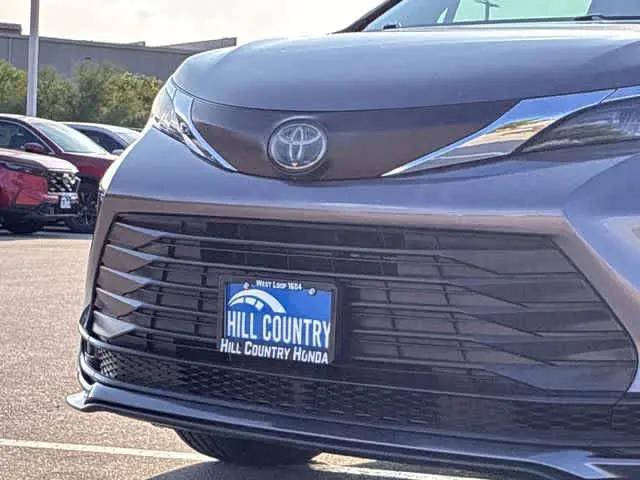 2021 Toyota Sienna LE