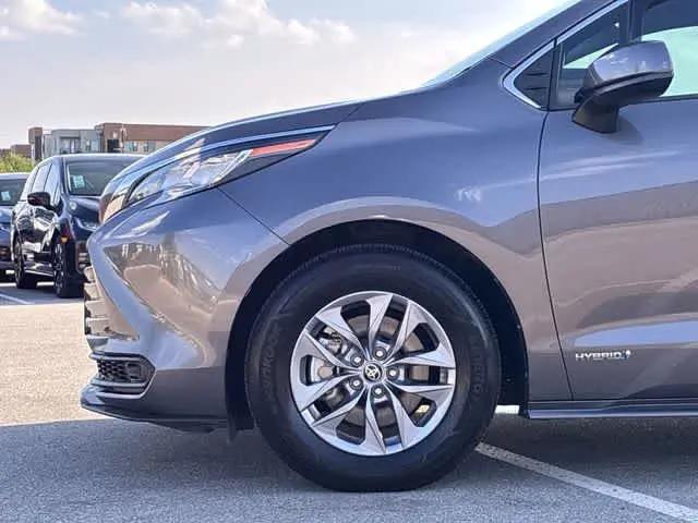 2021 Toyota Sienna LE