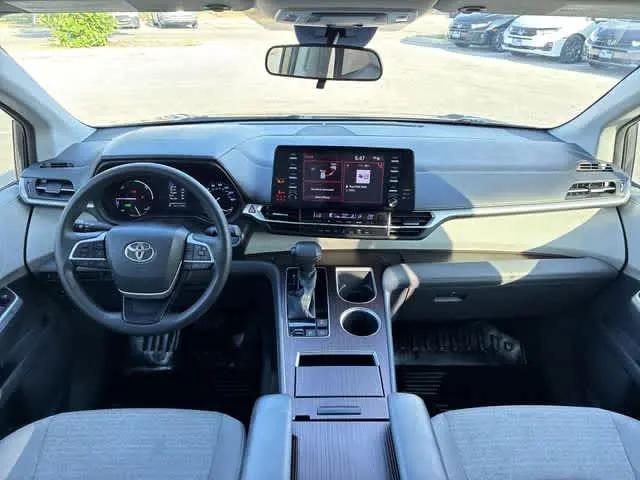 2021 Toyota Sienna LE