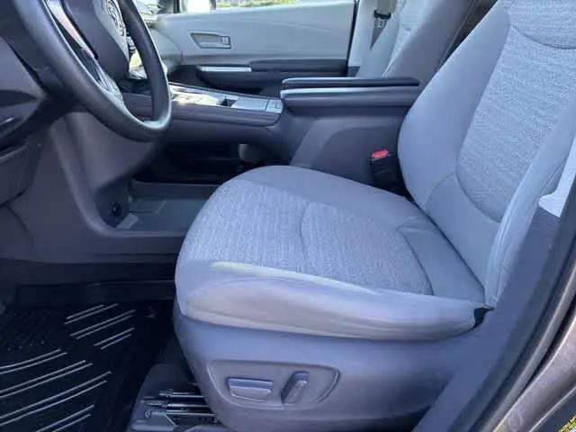 2021 Toyota Sienna LE