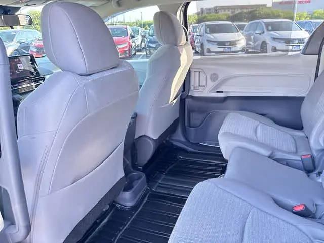 2021 Toyota Sienna LE