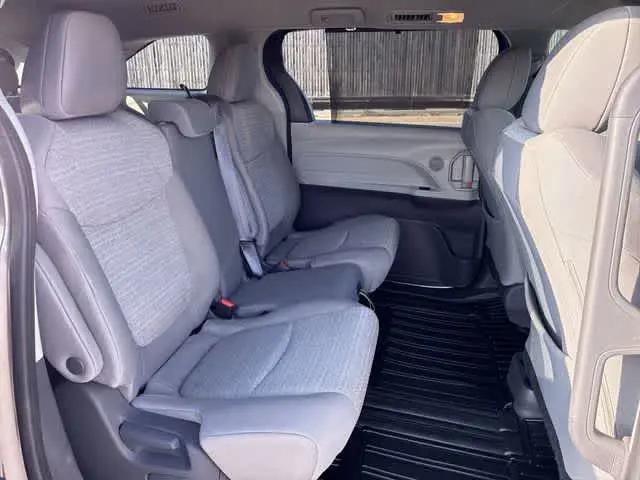 2021 Toyota Sienna LE