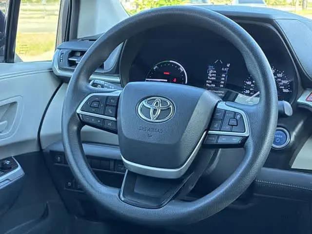 2021 Toyota Sienna LE