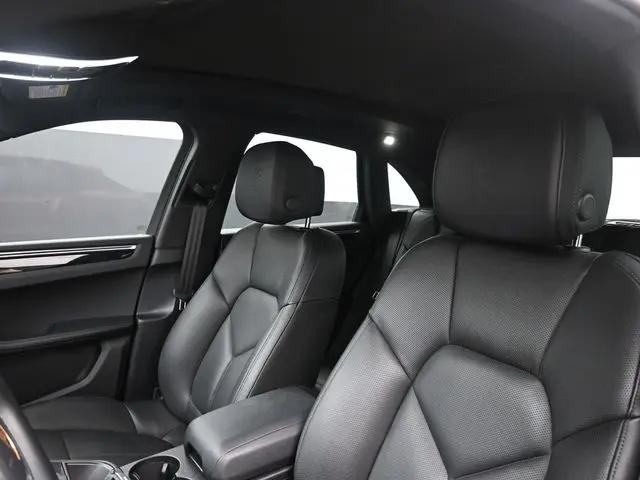 2022 Porsche Macan Standard