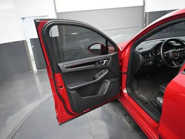 2022 Porsche Macan Standard