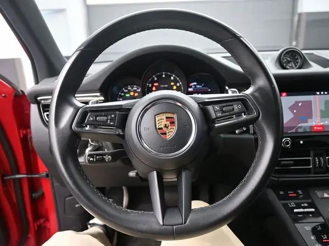 2022 Porsche Macan Standard