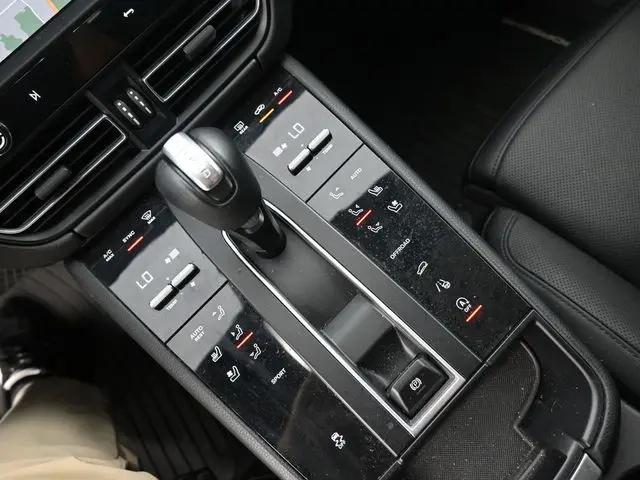 2022 Porsche Macan Standard