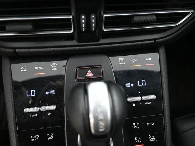2022 Porsche Macan Standard