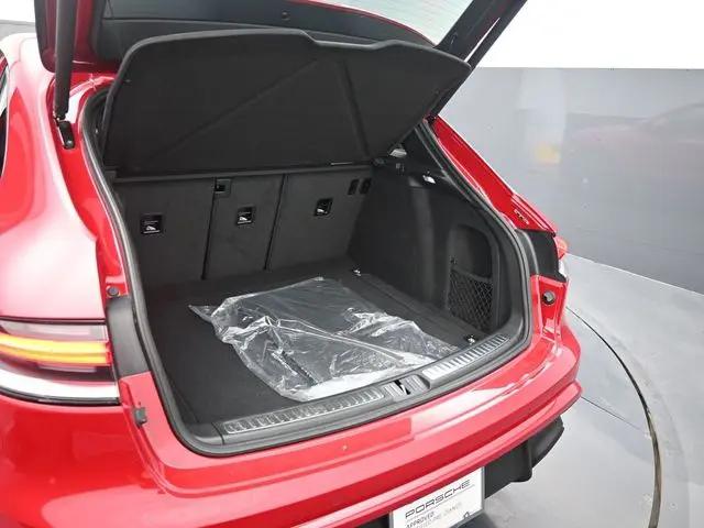 2022 Porsche Macan Standard
