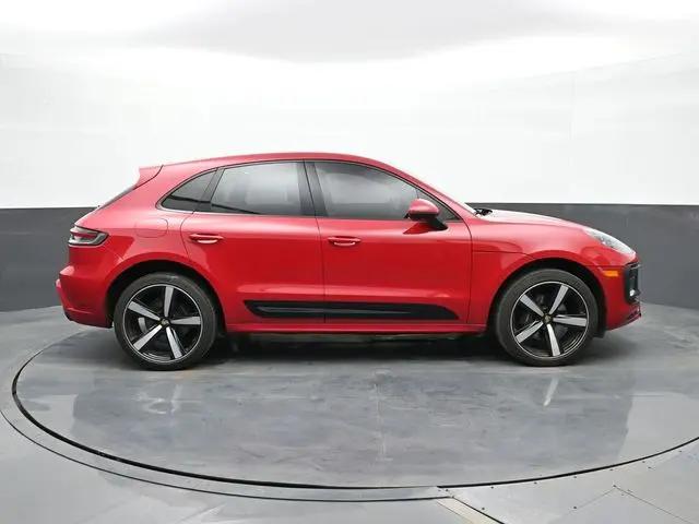 2022 Porsche Macan Standard