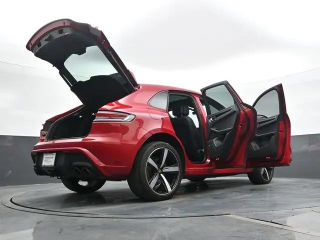 2022 Porsche Macan Standard