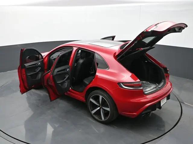 2022 Porsche Macan Standard