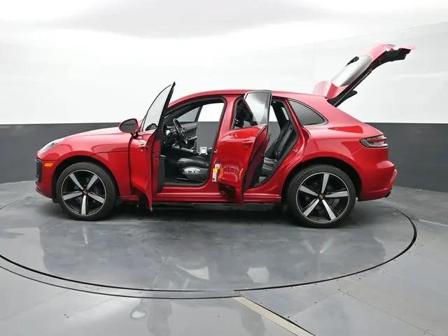 2022 Porsche Macan Standard