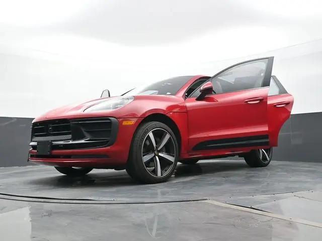2022 Porsche Macan Standard