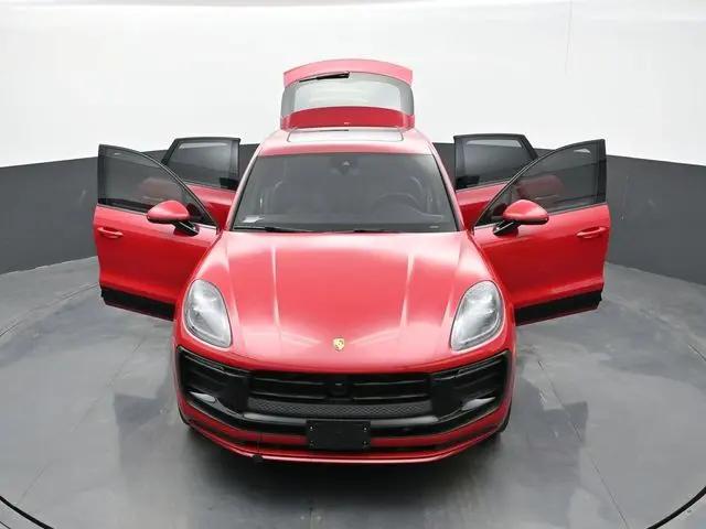 2022 Porsche Macan Standard