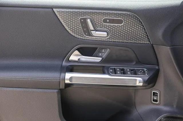 2024 Mercedes-Benz EQB 300 4MATIC