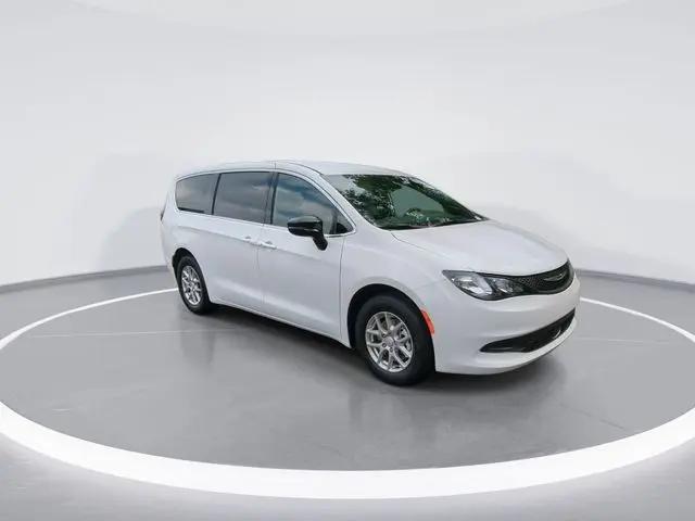 2025 Chrysler Voyager LX