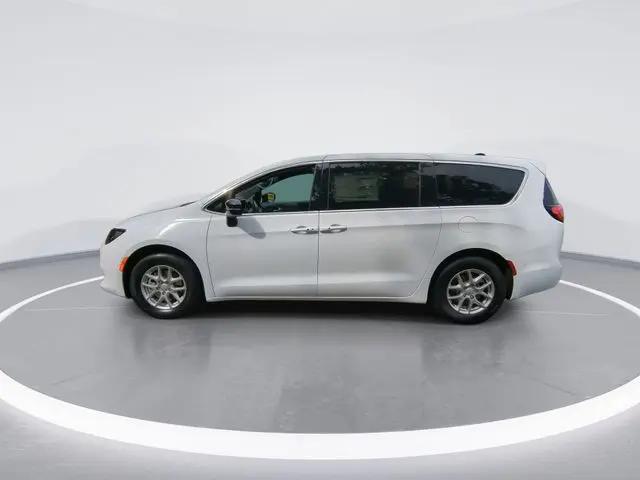 2025 Chrysler Voyager LX