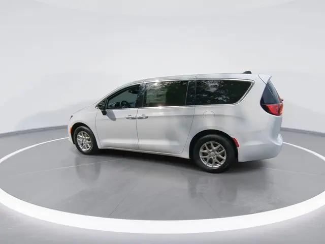 2025 Chrysler Voyager LX