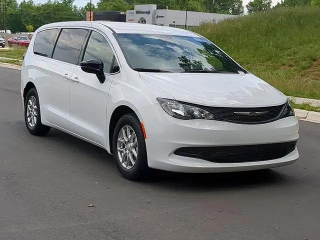 2025 Chrysler Voyager LX
