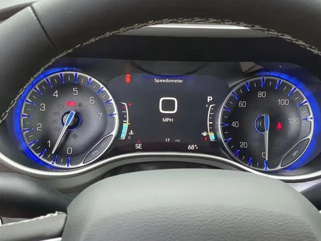 2025 Chrysler Voyager LX