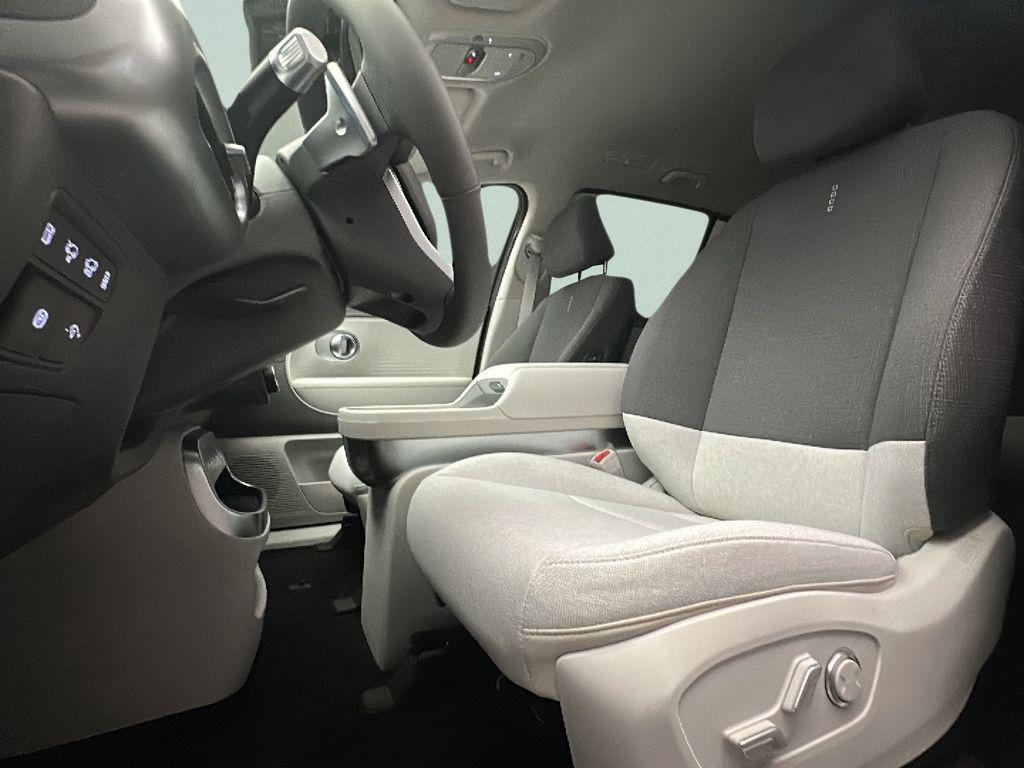 2026 Hyundai IONIQ 9 SE - Photo 7