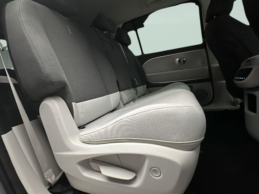 2026 Hyundai IONIQ 9 SE - Photo 11