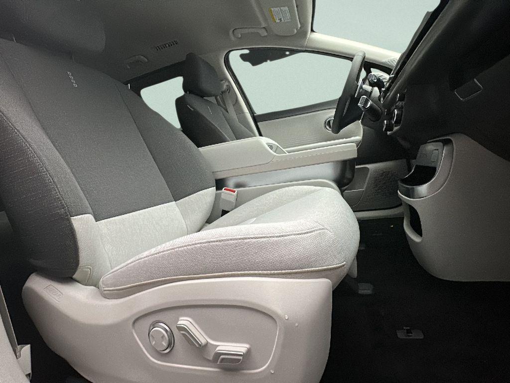 2026 Hyundai IONIQ 9 SE - Photo 13