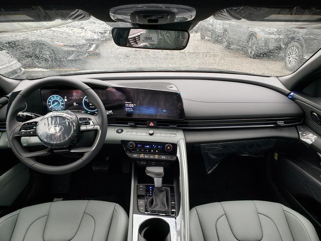 2025 Hyundai Elantra Hybrid Limited