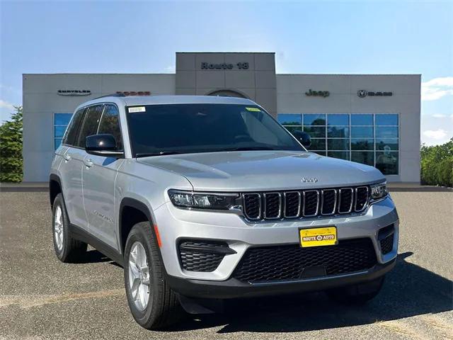 2025 Jeep Grand Cherokee GRAND CHEROKEE LAREDO X 4X4