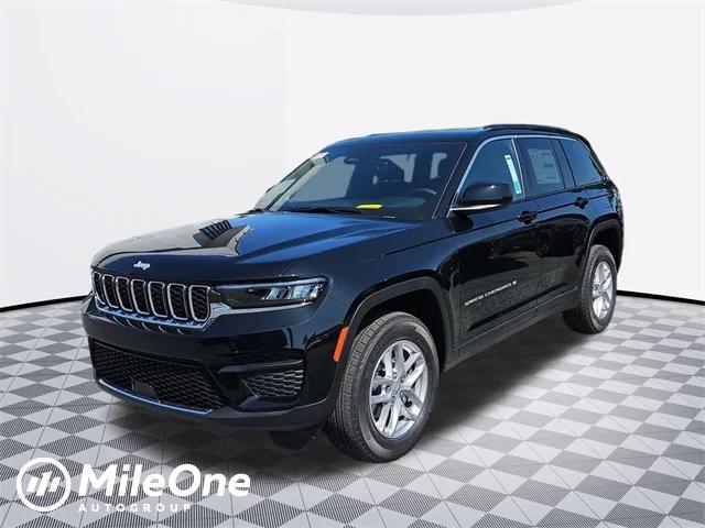 2025 Jeep Grand Cherokee GRAND CHEROKEE LAREDO X 4X4