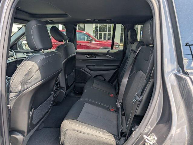 2025 Jeep Grand Cherokee GRAND CHEROKEE LAREDO X 4X2