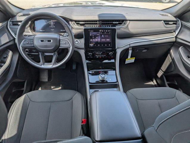 2025 Jeep Grand Cherokee GRAND CHEROKEE LAREDO X 4X2