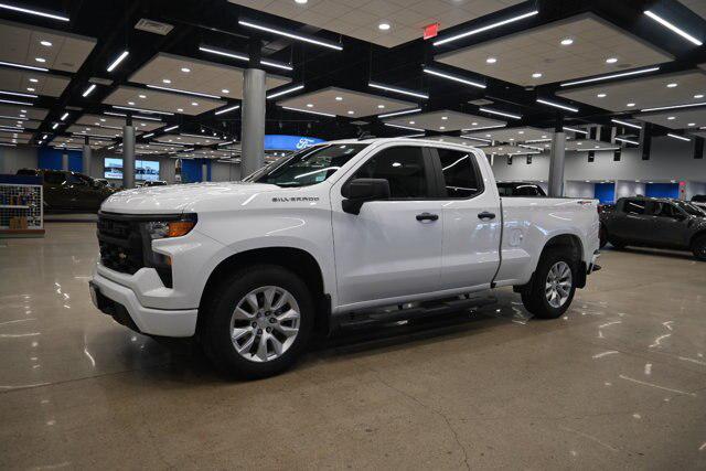 2022 Chevrolet Silverado 1500 4WD Double Cab Standard Bed Custom