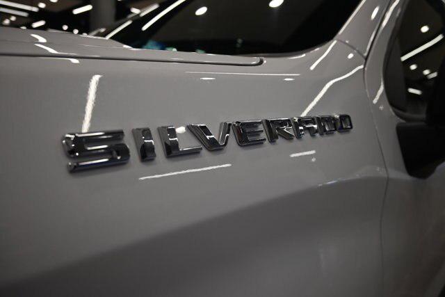 2022 Chevrolet Silverado 1500 4WD Double Cab Standard Bed Custom