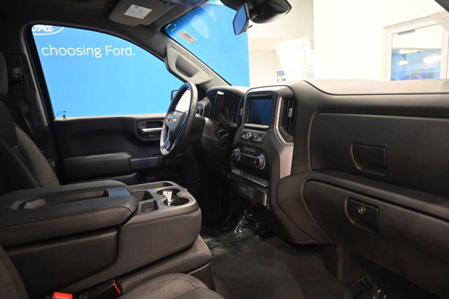 2022 Chevrolet Silverado 1500 4WD Double Cab Standard Bed Custom