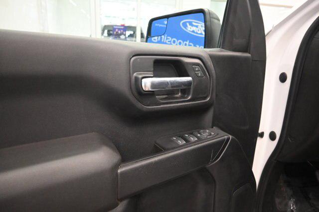 2022 Chevrolet Silverado 1500 4WD Double Cab Standard Bed Custom