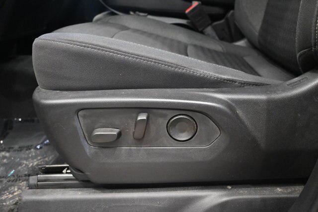 2022 Chevrolet Silverado 1500 4WD Double Cab Standard Bed Custom