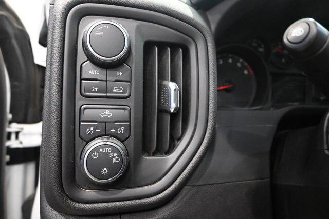 2022 Chevrolet Silverado 1500 4WD Double Cab Standard Bed Custom